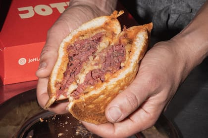 Ni sándwich ni hamburguesa: los jottis son una nueva especie dentro del mundo panificado