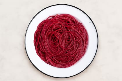 Pasta integral con crema de remolacha