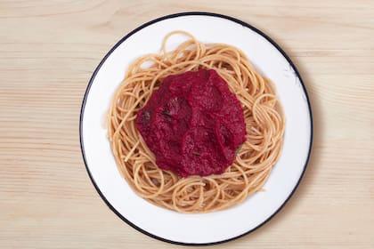 Pasta integral con crema de remolacha