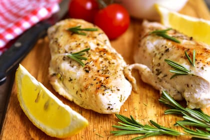 Pollo al limón con romero