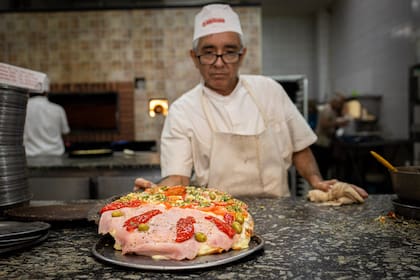 Reconocida: Pizzería La Americana, pizza de molde. Avenida Corrientes, Ciudad de Buenos Aires.