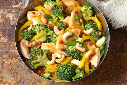Sartén de pollo y brócoli