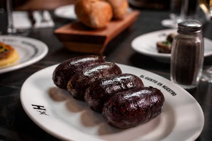 Se suele decir que la morcilla vasca no es de aquí ni es de allá, que más bien es una provocación contrabandista.