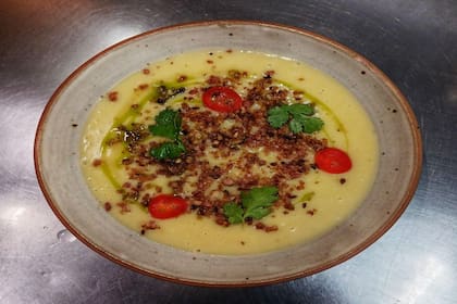 Sopa asiática de papa y puerro