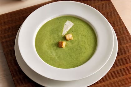 Sopa crema de espinacas y quesitos