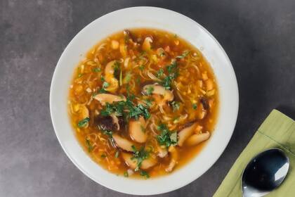 Sopa oriental de tomate