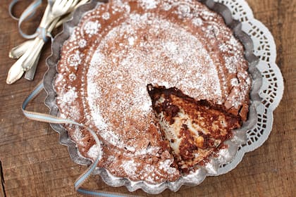 Tarta de chocolate con avellanas tostadas