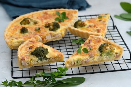 Tarta integral de brócoli, pollo y queso