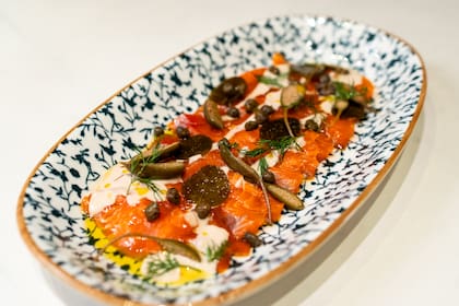 Tiradito de truchón patagónico tonnato