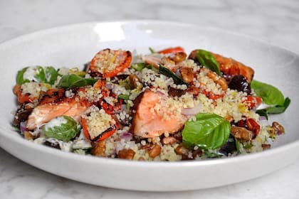 Trucha marinada y cuscús con vegetales tostados