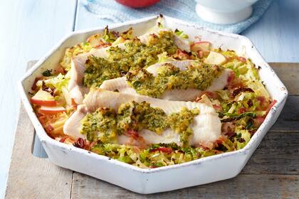 Truchas gratinadas con manzana y kale