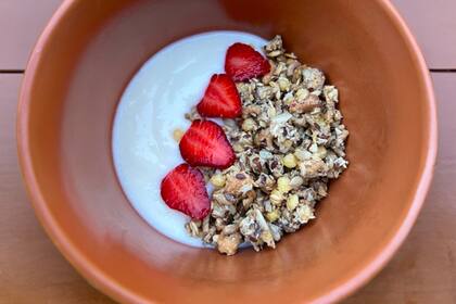 Yogur con granola proteica
