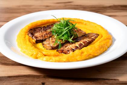 ZUCCHINIS FRITOS SOBRE CREMA DE ZAPALLO CABUTIA