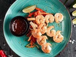 Pinchos de langostinos a la parrilla